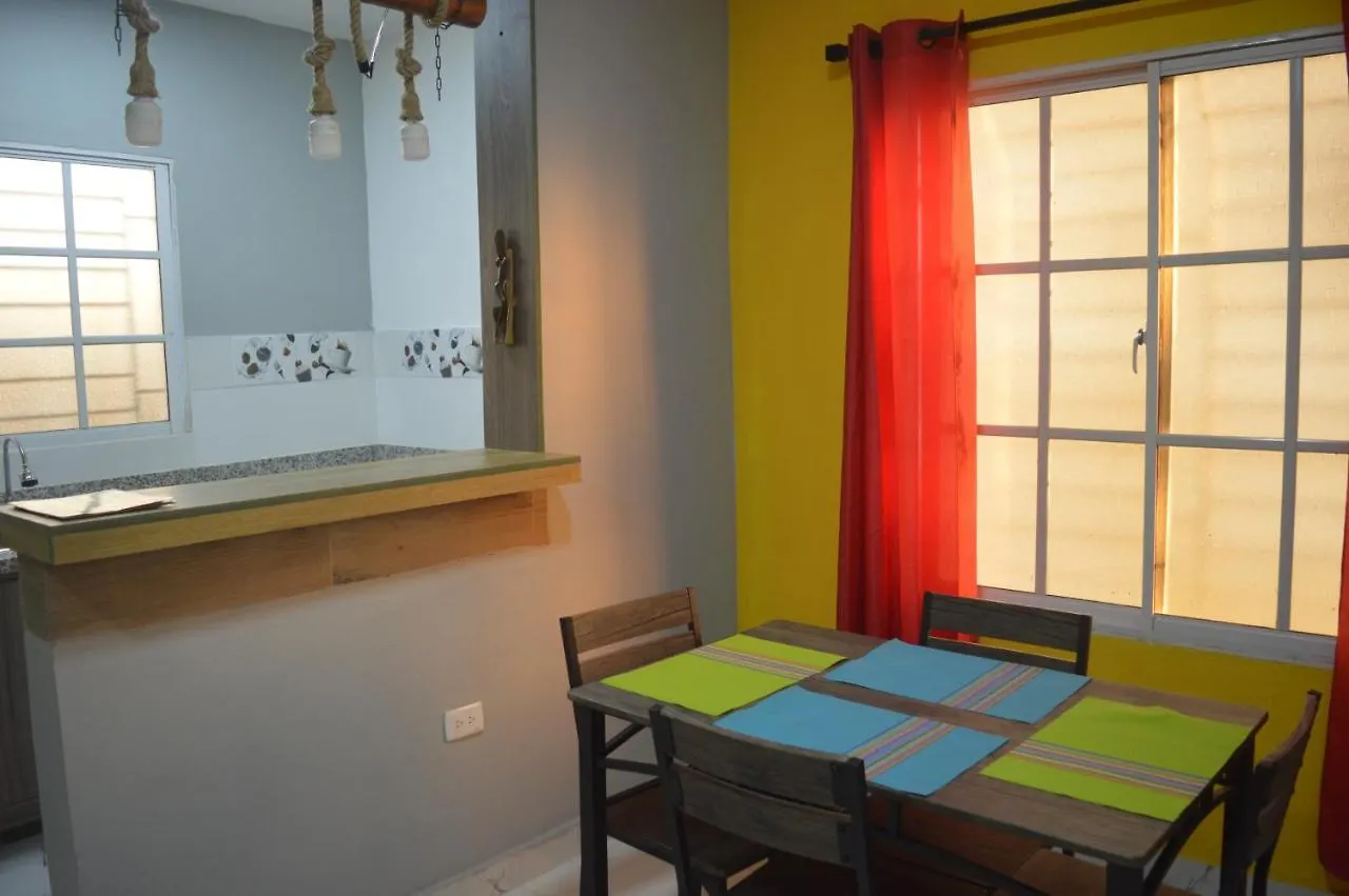 Apartamento Amueblado Caribe: Convenient Airport Retreat Santo Domingo